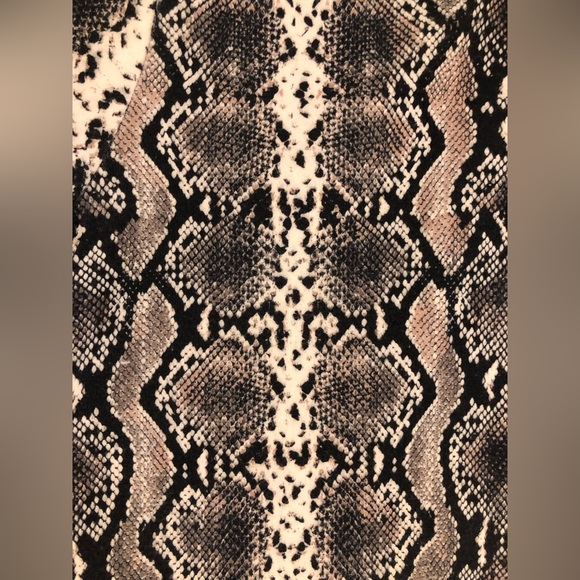 Knit snake print dress from Vero Moda. - Picture 3 of 5